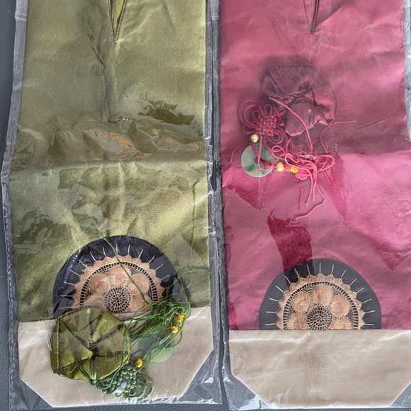 SILK Embroidered  Wine Gift Bags (set of 2), NEW - Picture 1 of 5